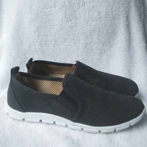 EuroSoft black slip on tennis shoes